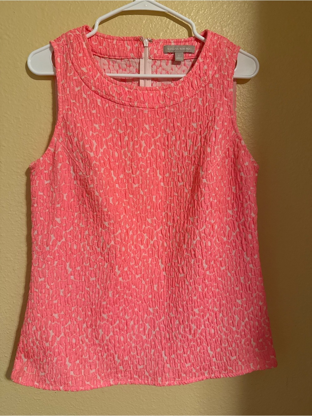 Banana Republic Coral-Pink Textured Sleeveless Shell